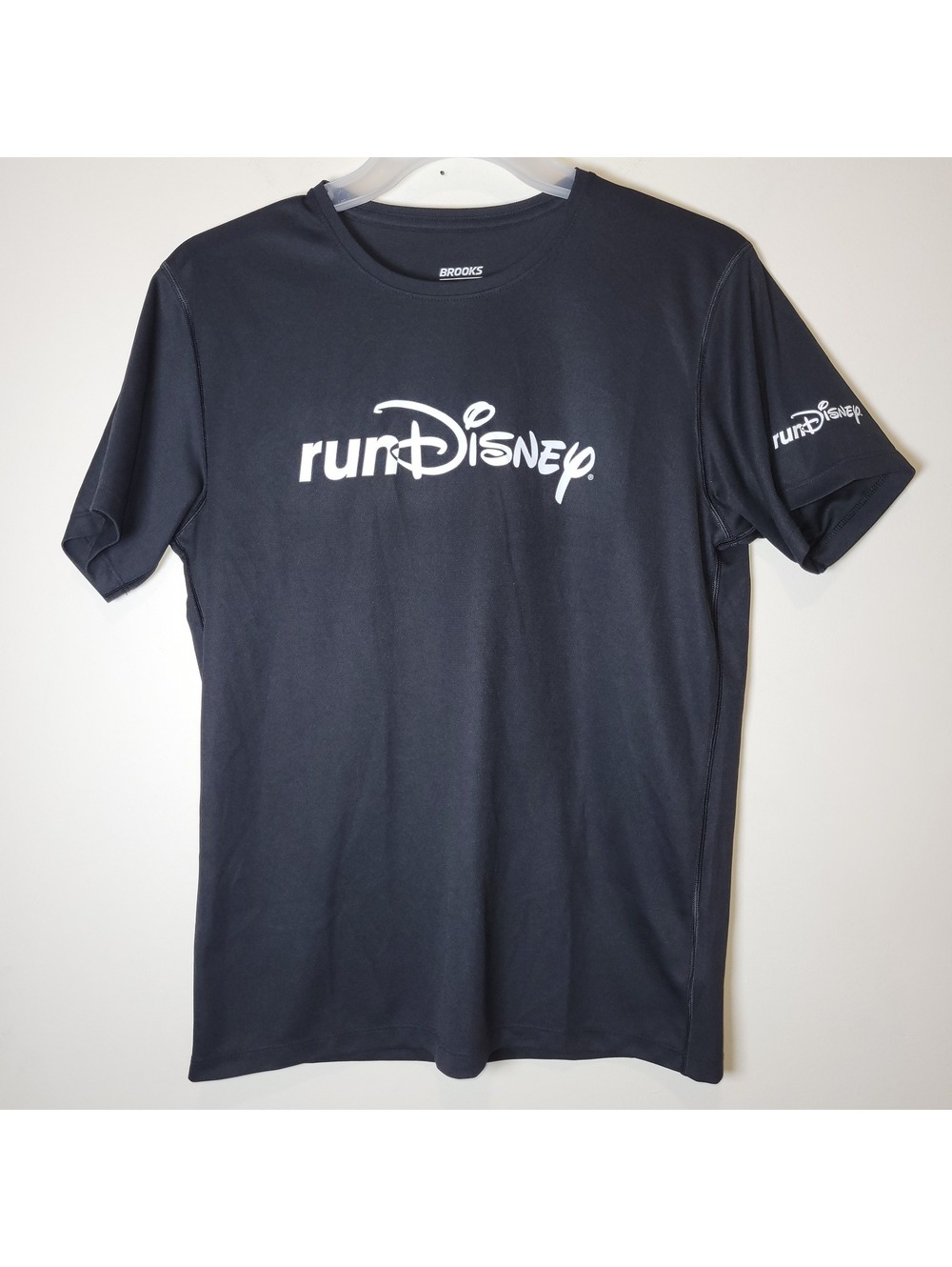 runDisney BROOKS Race Support Performance T-Shirt Black Men's S Small Disneyana